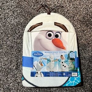 BNWT Olaf Hooded Towel